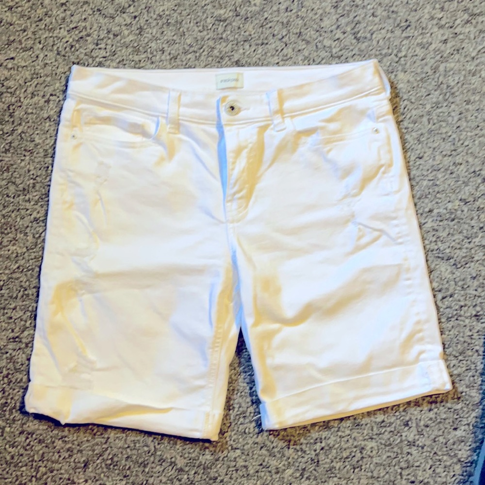 Sneak peek Bermuda shorts